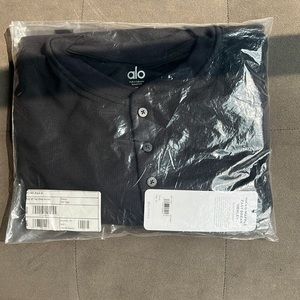 alo micro waffle fast break Henley new with tags in original package